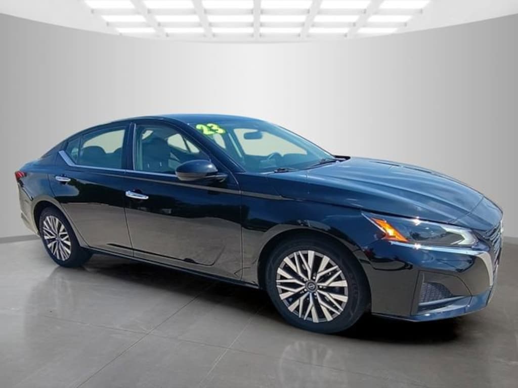 Used 2023 Nissan Altima 2.5 SV