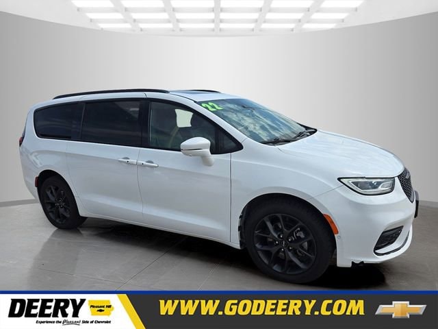 2022 Chrysler Pacifica Limited's photo