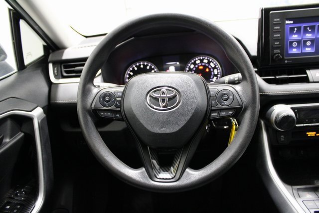 2021 Toyota RAV4 LE photo 4