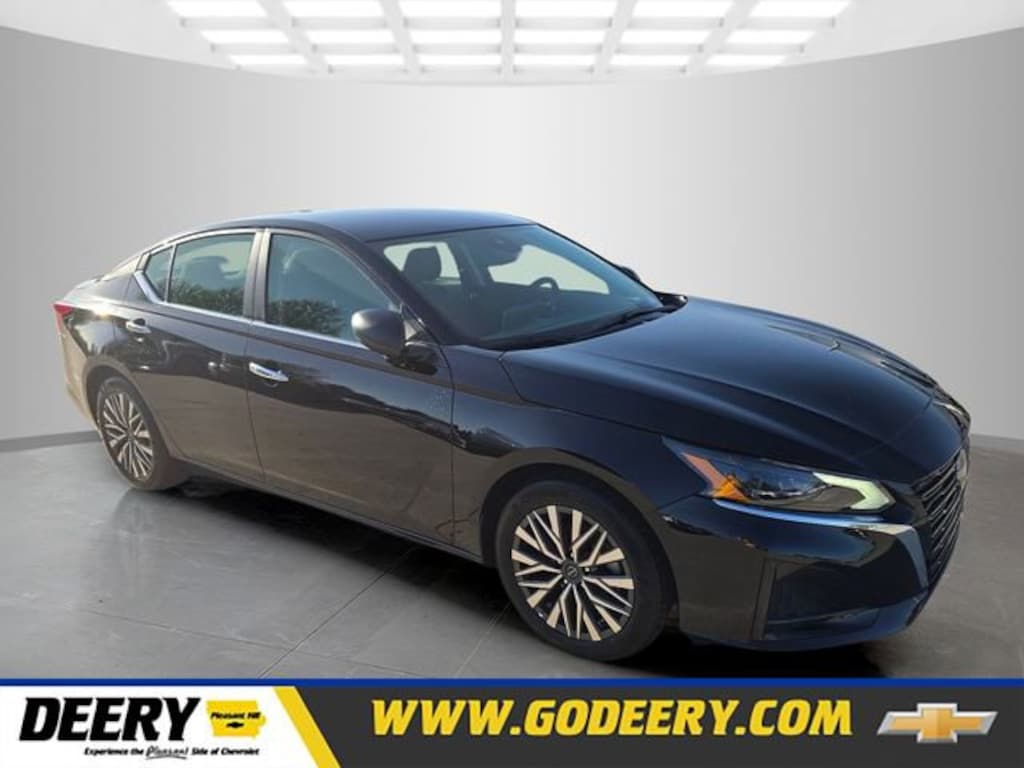 Used 2025 Nissan Altima SV
