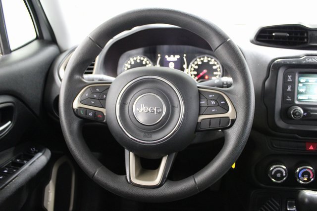 2015 Jeep Renegade Sport photo 4