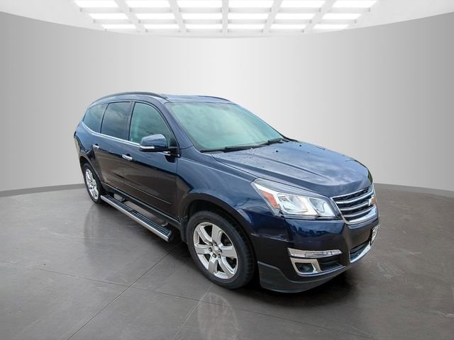 Used 2017 Chevrolet Traverse 1LT with VIN 1GNKRGKD9HJ210701 for sale in Pleasant Hill, IA