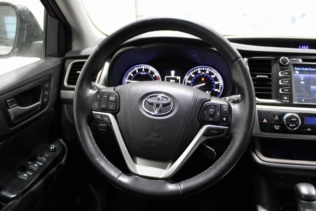 2016 Toyota Highlander Limited photo 4