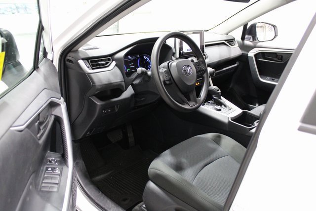 2024 Toyota RAV4 Hybrid LE photo 2