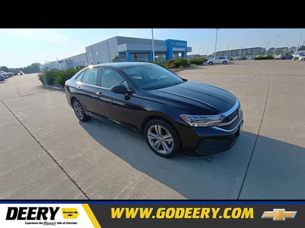 Used 2024 Volkswagen Jetta SE Sedan