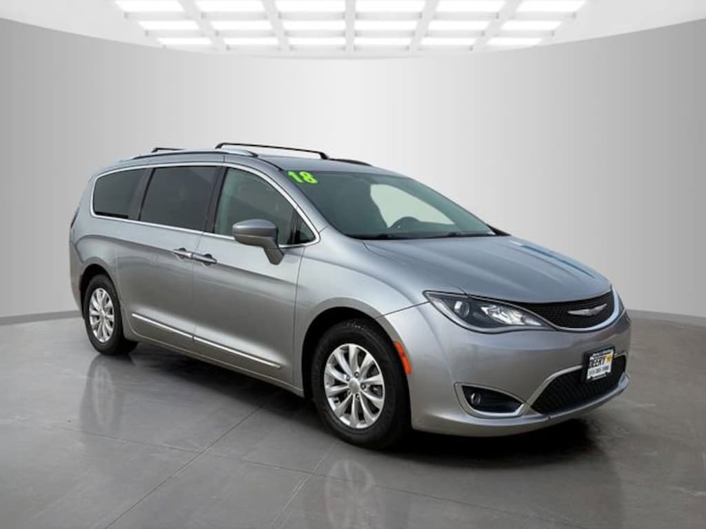 Used 2018 Chrysler Pacifica Touring L