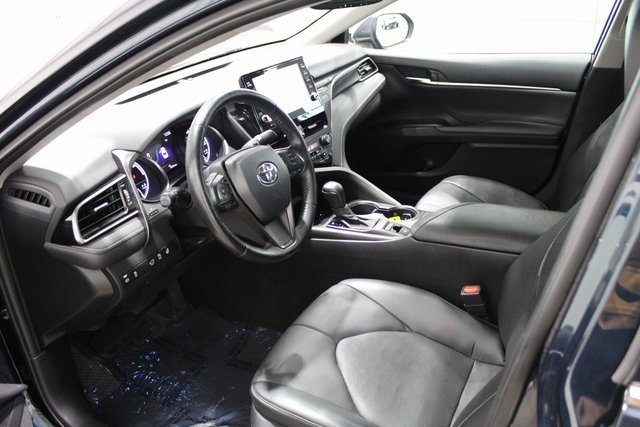 2021 Toyota Camry Hybrid XSE photo 3