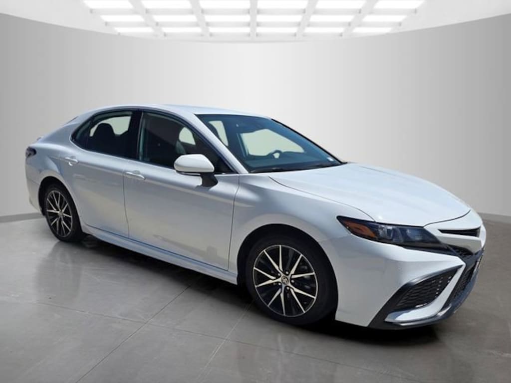 Used 2024 Toyota Camry SE