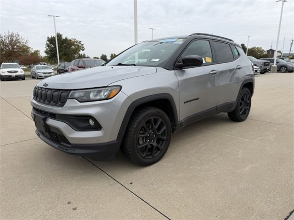 Used 2022 Jeep Compass Altitude