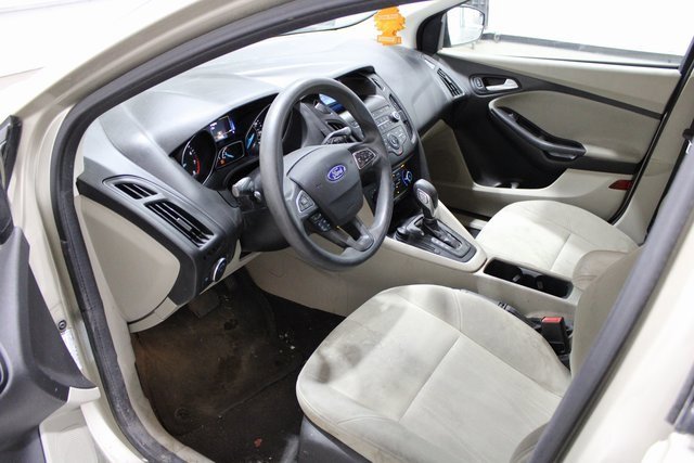 2018 Ford Focus SE photo 2