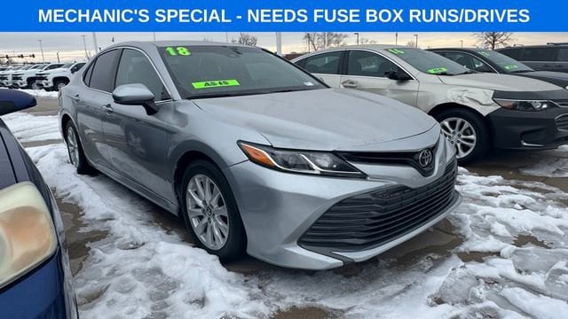 Used 2018 Toyota Camry LE with VIN 4T1B11HK9JU543774 for sale in Pleasant Hill, IA