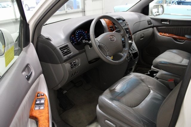 Used 2010 Toyota Sienna XLE with VIN 5TDYK4CC9AS312097 for sale in Pleasant Hill, IA