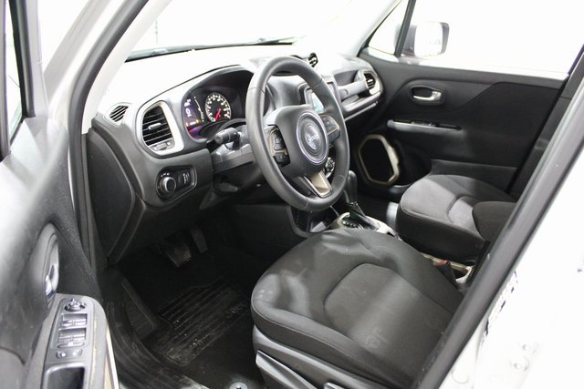 2015 Jeep Renegade Sport photo 3