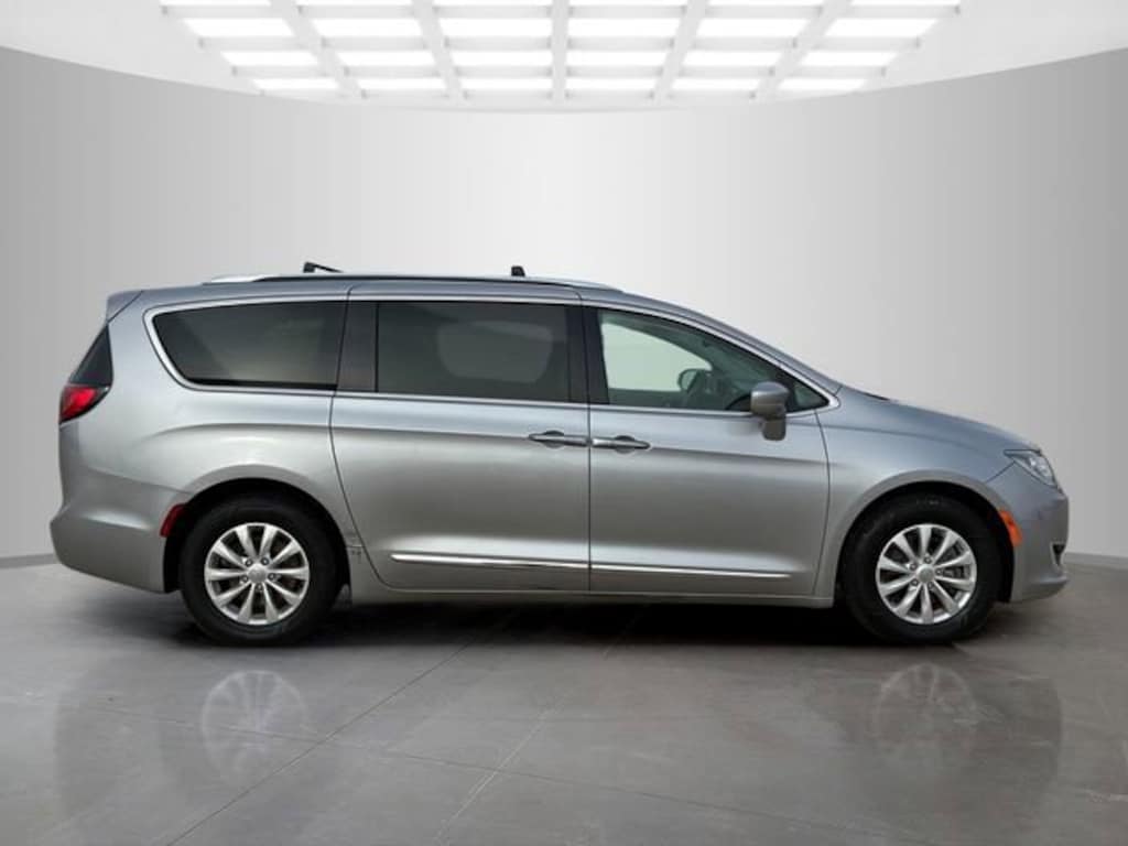 Used 2018 Chrysler Pacifica Touring L