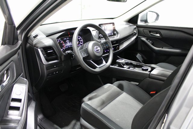 2024 Nissan Rogue SV photo 2