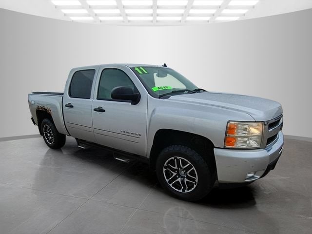 Used 2011 Chevrolet Silverado 1500 LT with VIN 1GCPKSE38BF215696 for sale in Pleasant Hill, IA