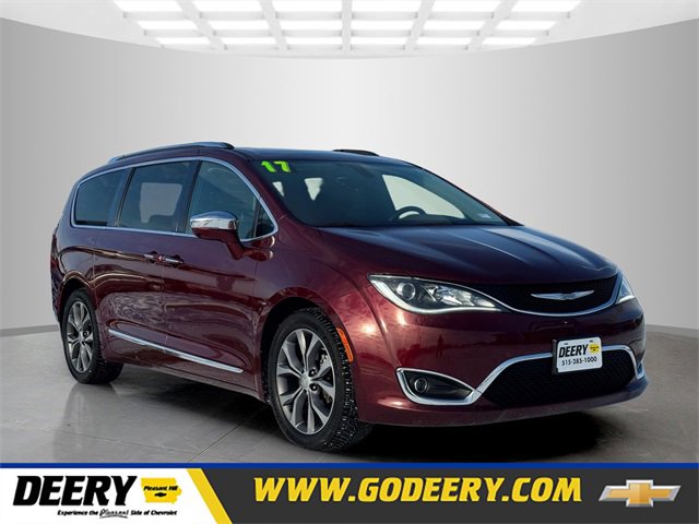 2017 Chrysler Pacifica Limited's photo