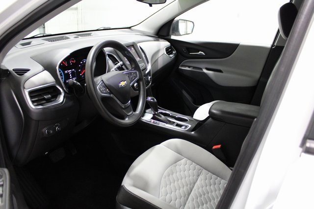 2020 Chevrolet Equinox LS photo 2