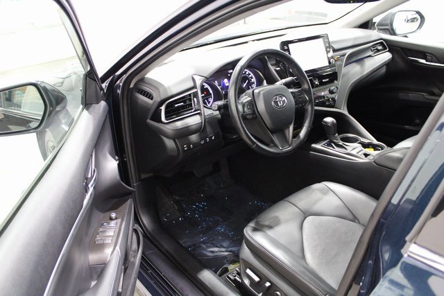2021 Toyota Camry Hybrid XSE photo 2