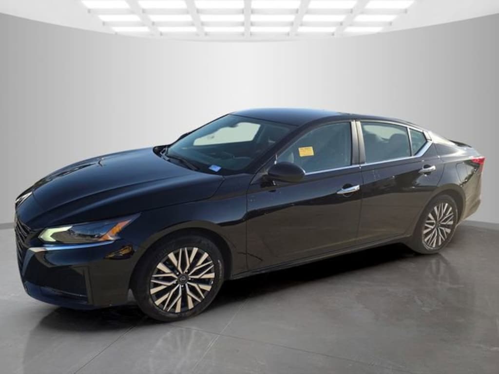 Used 2025 Nissan Altima SV
