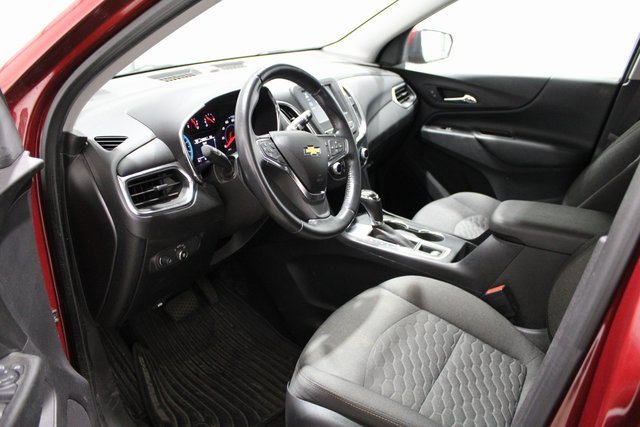 2018 Chevrolet Equinox LT photo 2