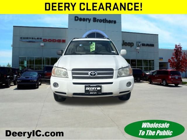 Used 2007 Toyota Highlander Hybrid with VIN JTEEW21AX70045962 for sale in Iowa City, IA