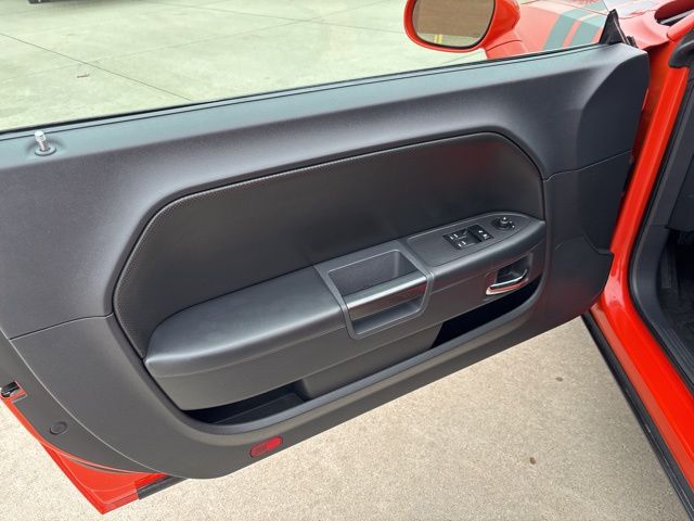 2009 Dodge Challenger R/T photo 2