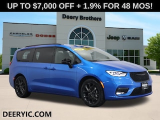 2026 Chrysler Pacifica Select Passenger Van