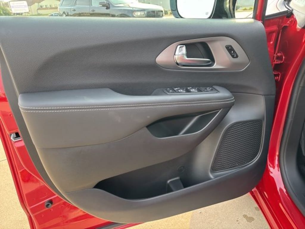 New 2026 Chrysler Pacifica Select Passenger Van