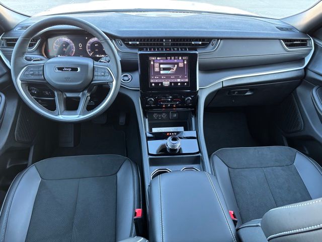 2025 Jeep Grand Cherokee Altitude X photo 2