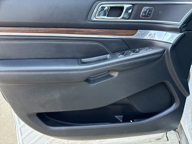 2016 Ford Explorer Limited photo 3