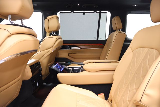 2025 Jeep Grand Wagoneer Series III - Photo 17