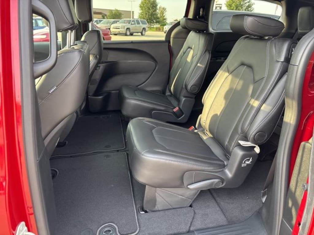 New 2026 Chrysler Pacifica Select Passenger Van