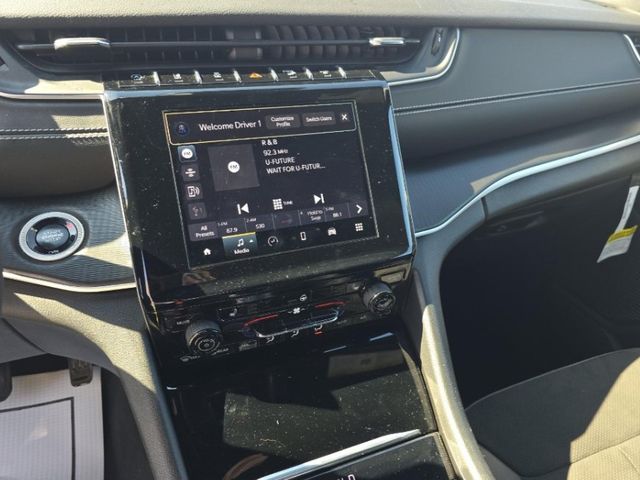 2024 Jeep Grand Cherokee Altitude photo 2