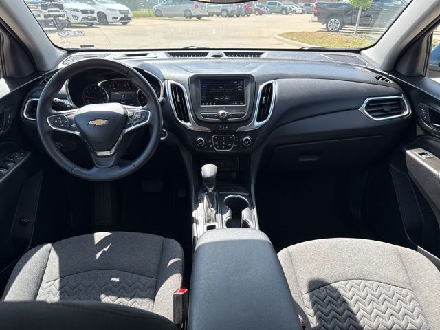 2024 Chevrolet Equinox LT photo 2