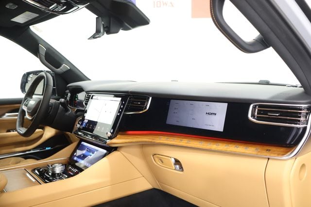 2025 Jeep Grand Wagoneer Series III - Photo 14
