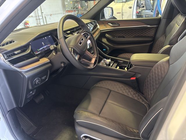 2025 Jeep Grand Cherokee L Summit photo 2