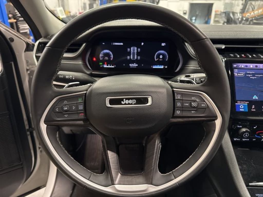 Used 2023 Jeep Grand Cherokee Limited 4x4 SUV