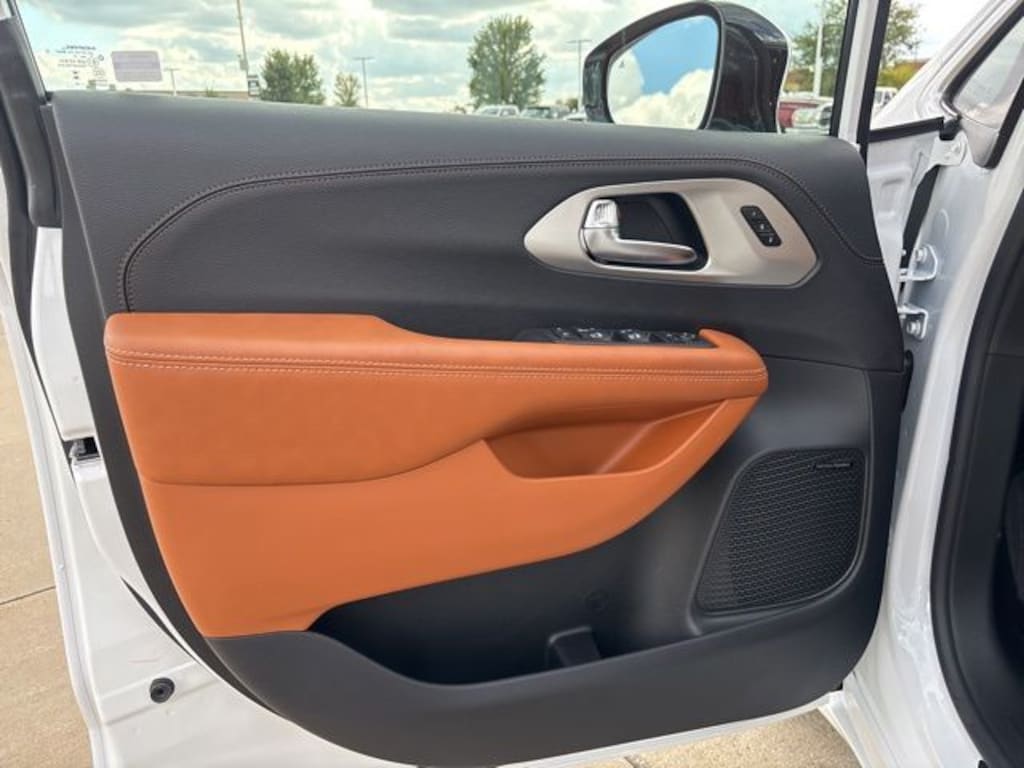 New 2026 Chrysler Pacifica Pinnacle Passenger Van