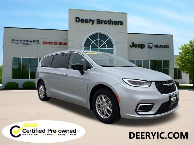 2024 Chrysler Pacifica Touring L's photo