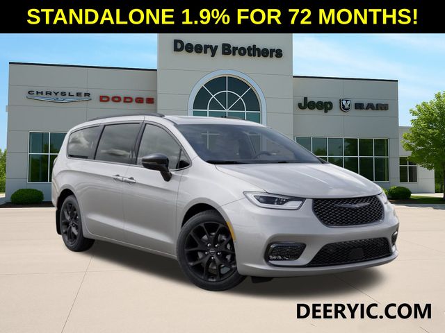 2026 Chrysler Pacifica Limited's photo