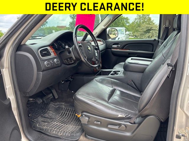 Used 2009 Chevrolet Suburban LT1 with VIN 1GNFK26329R272292 for sale in Iowa City, IA