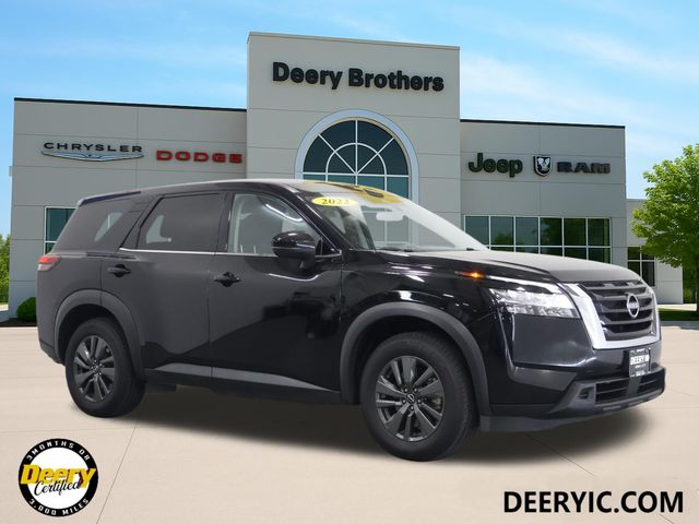 2022 Nissan Pathfinder S 4WD's photo