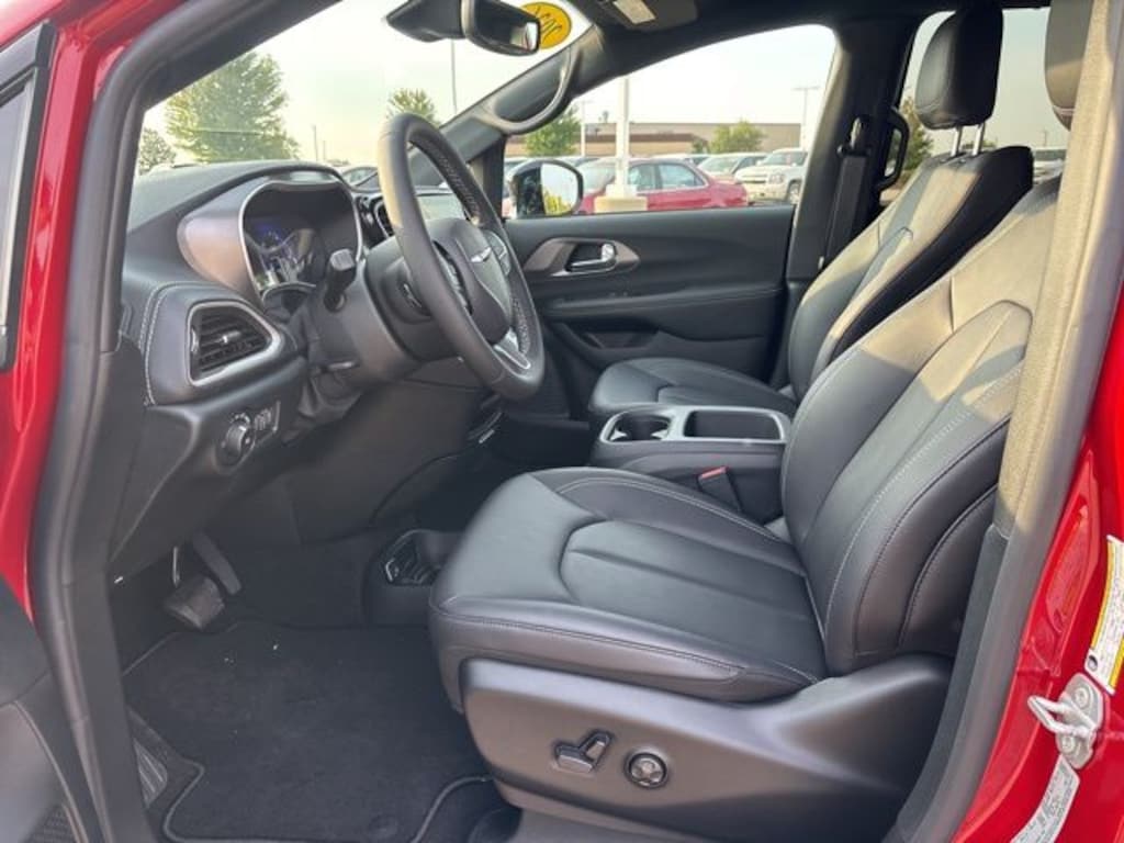 New 2026 Chrysler Pacifica Select Passenger Van