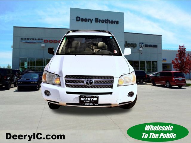 Used 2007 Toyota Highlander Hybrid with VIN JTEEW21AX70045962 for sale in Iowa City, IA