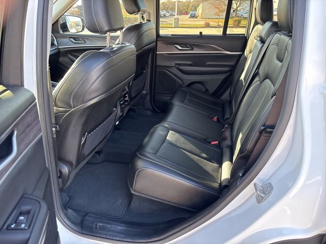 2023 Jeep Grand Cherokee Limited photo 2