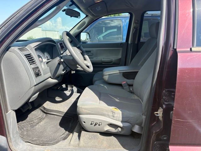 Used 2005 Dodge Dakota SLT with VIN 1D7HW48N95S327832 for sale in Iowa City, IA