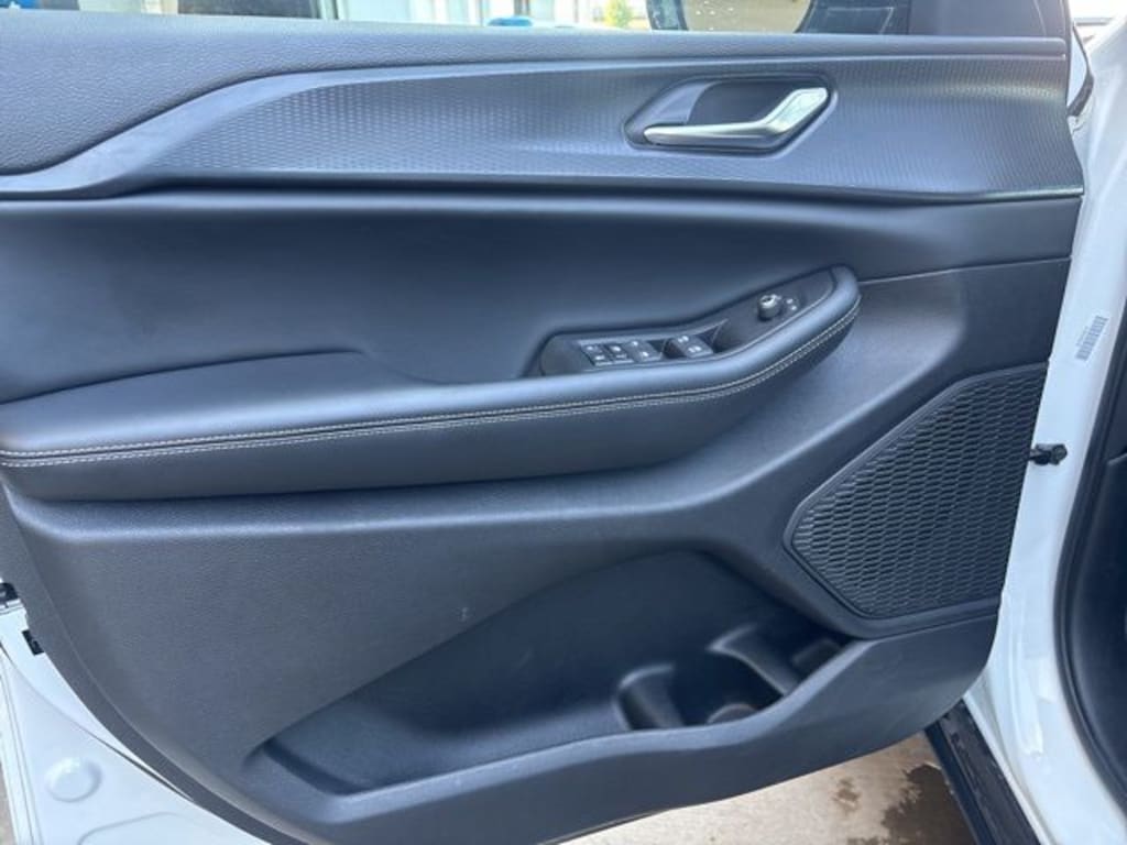 Certified 2024 Jeep Grand Cherokee L Altitude 4x4 SUV