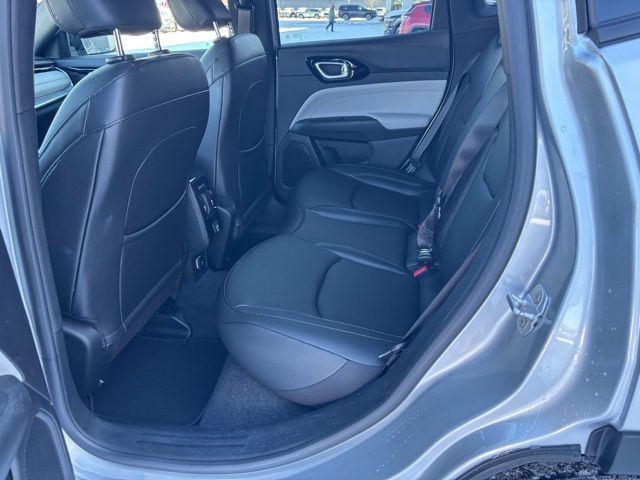 2025 Jeep Compass Limited photo 4