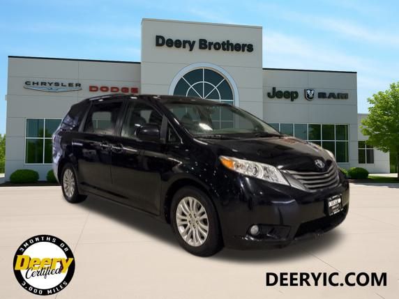 2017 Toyota Sienna XLE Premium's photo